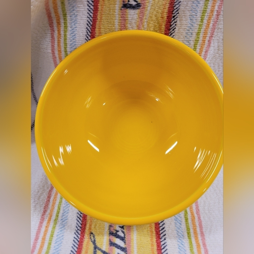 Bistro Coupe 5 1/2 Inch Cereal Bowl 22 OZ Daffodil - Picture 2 of 3